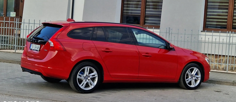 Volvo V60 cena 44700 przebieg: 221000, rok produkcji 2014 z Pionki małe 562
